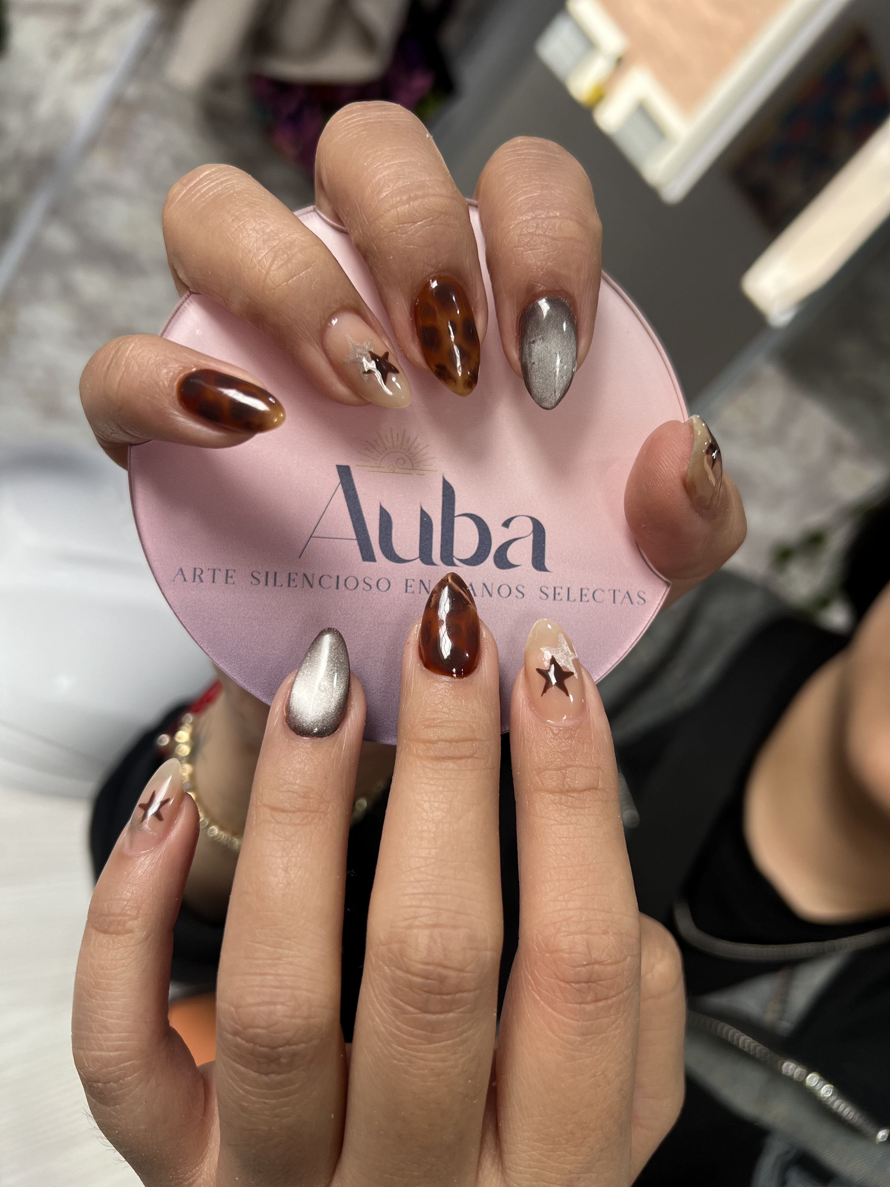 Manicura tendencia 2026 - AUBA Beauty Studio